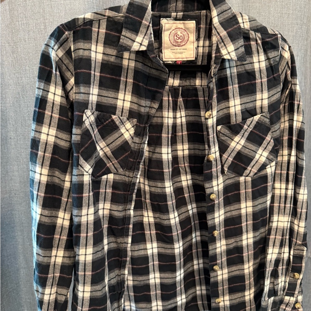 SO WoMen's Black and White Plaid Button Down Shirt Small